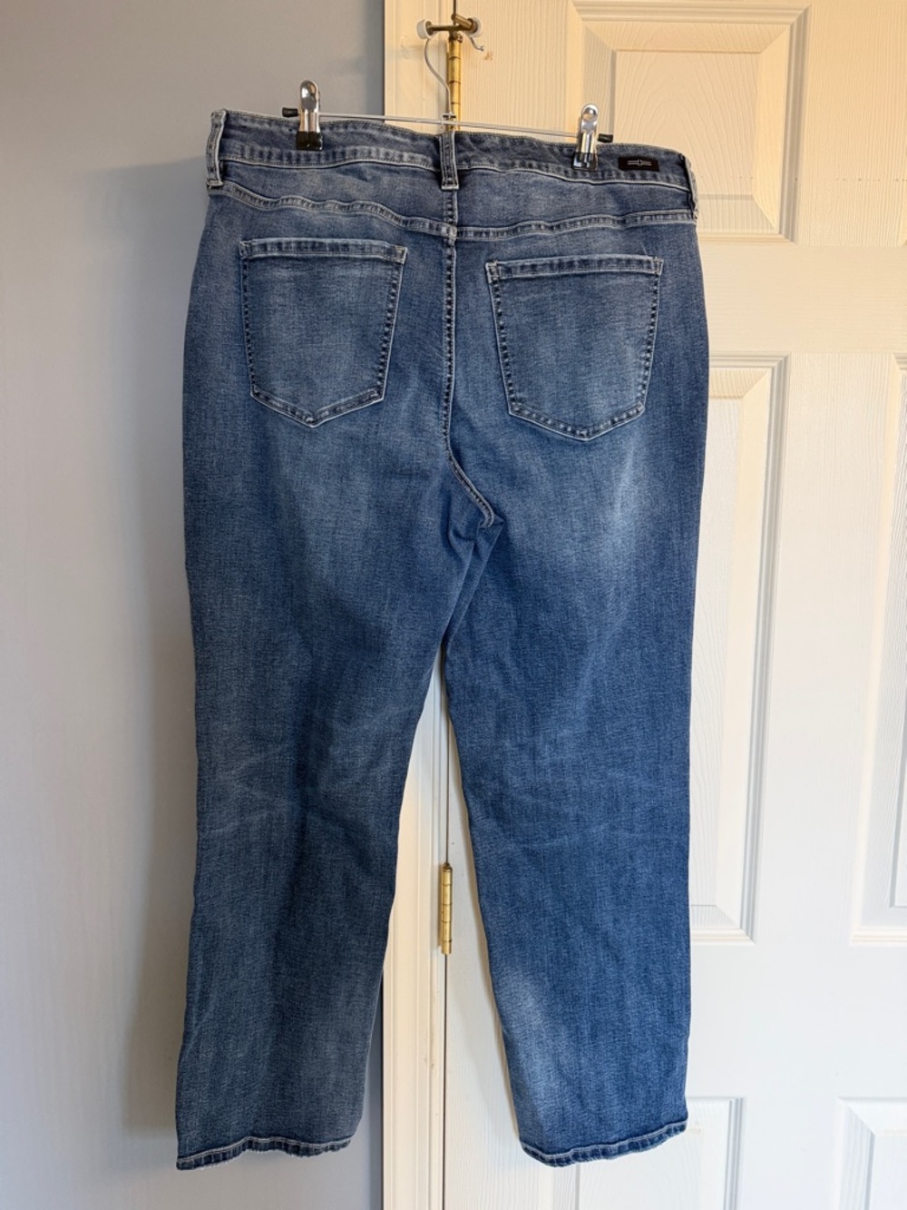 Liverpool Straight Leg Jeans in Medium Blue Wash - Picture 5 of 7